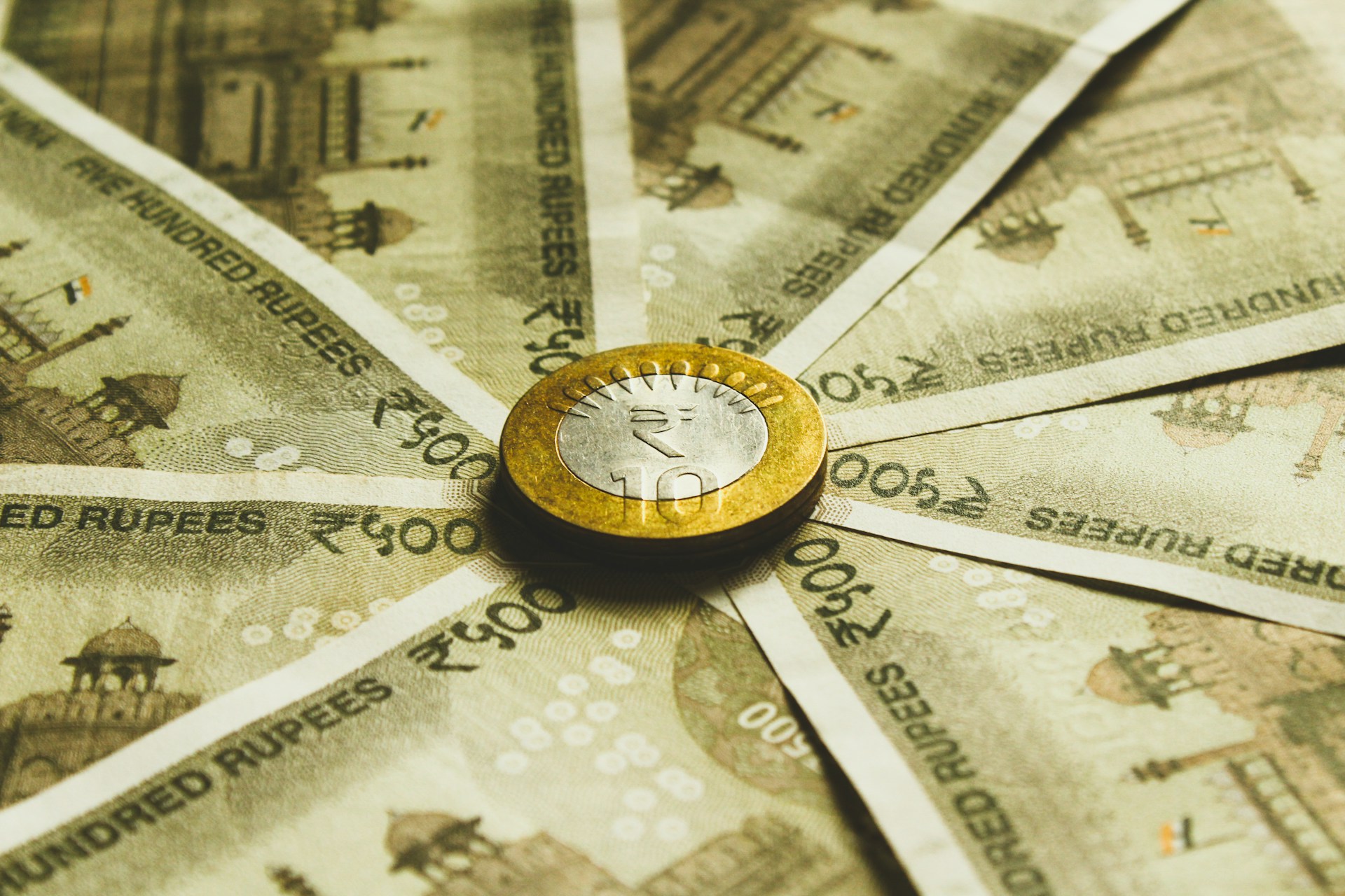 What is currency investment?