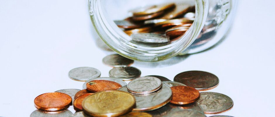 Who invests in a fund