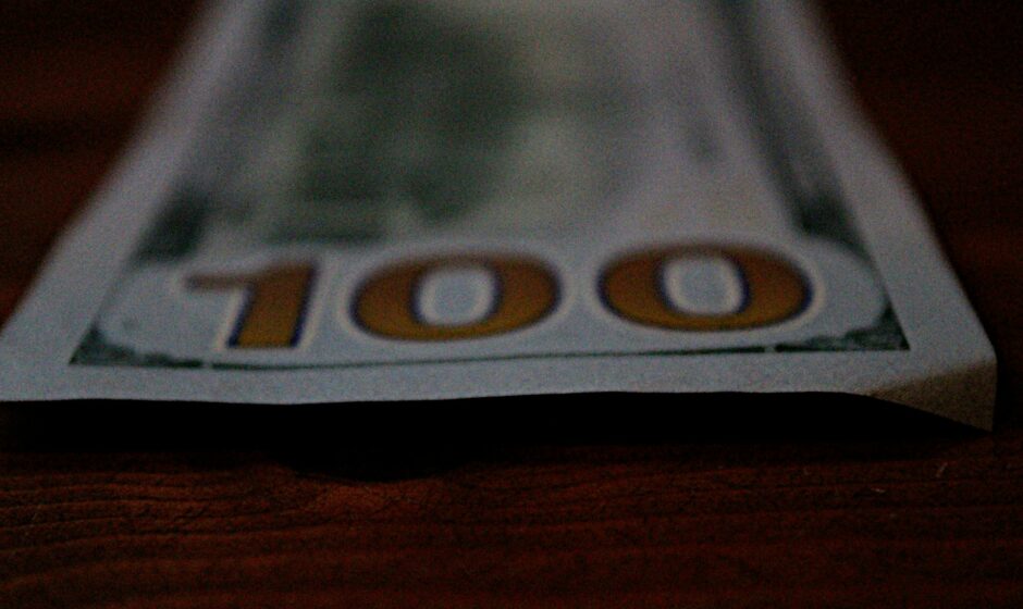 How to earn 100 pounds a day in the UK