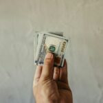 How to earn 100 pounds a day in the UK?