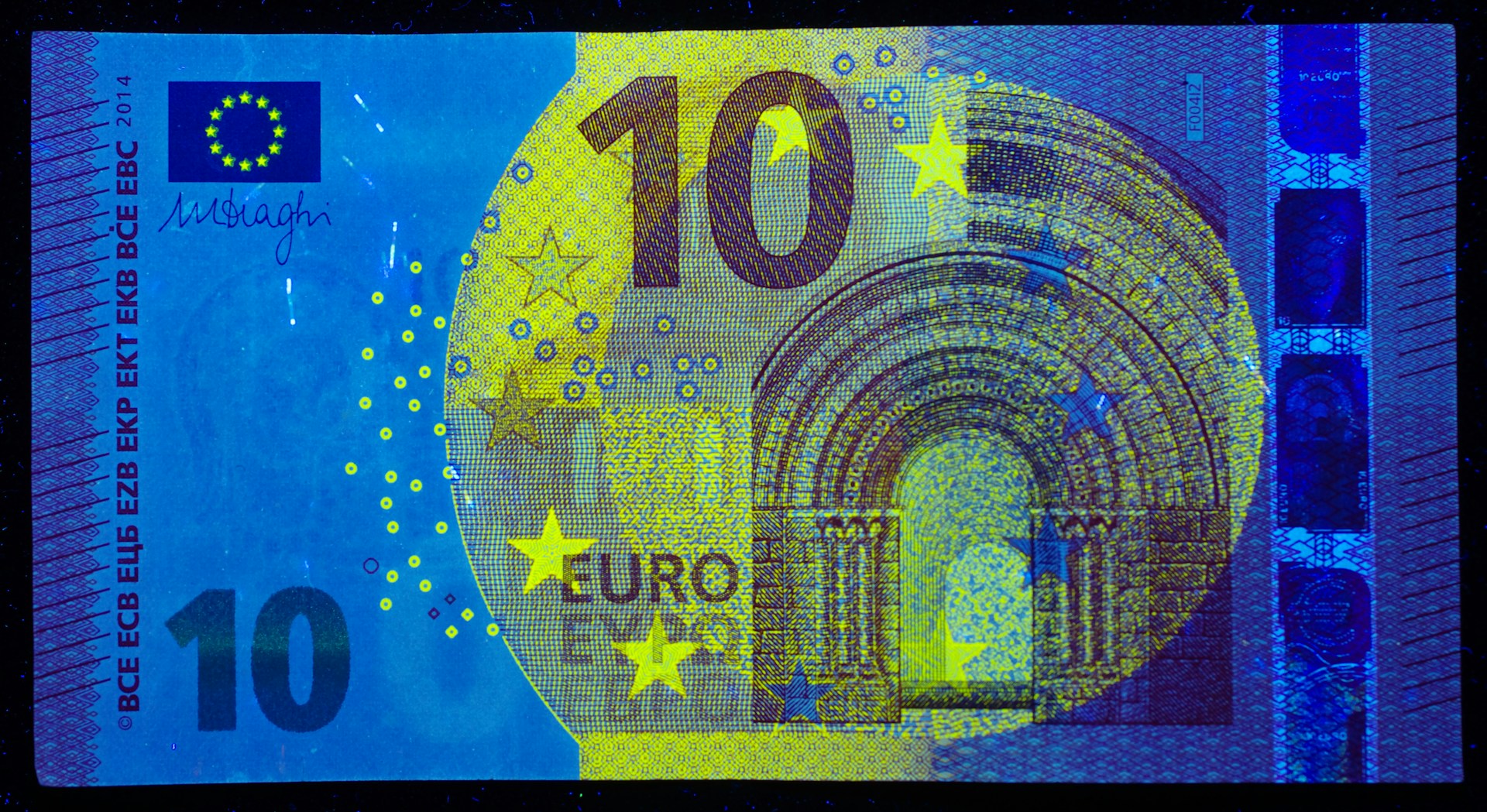 How do I get emergency cash in the UK?