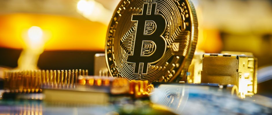 How does Bitcoin technology work