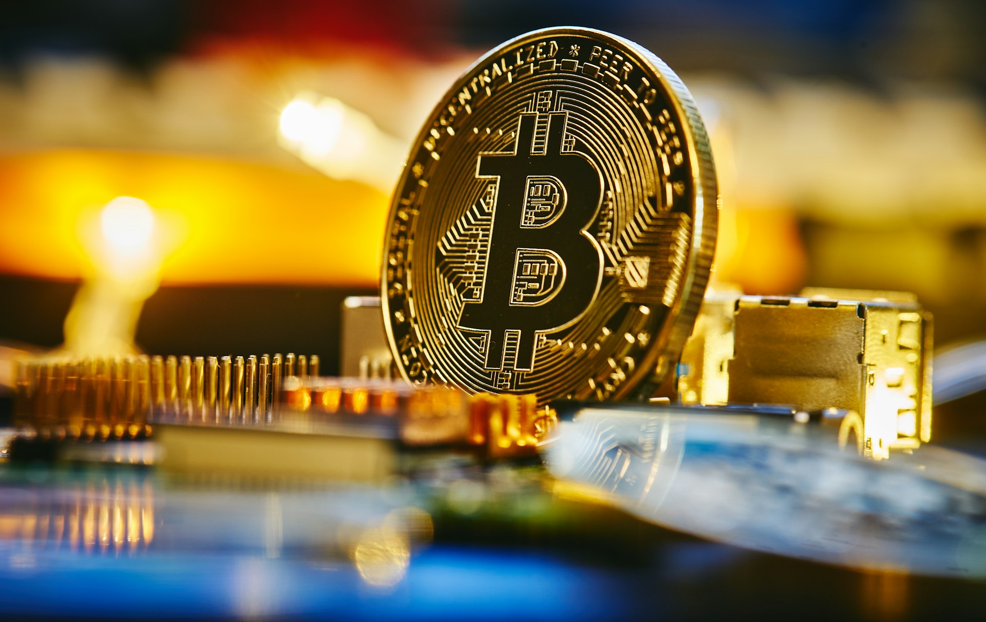 How does Bitcoin technology work?