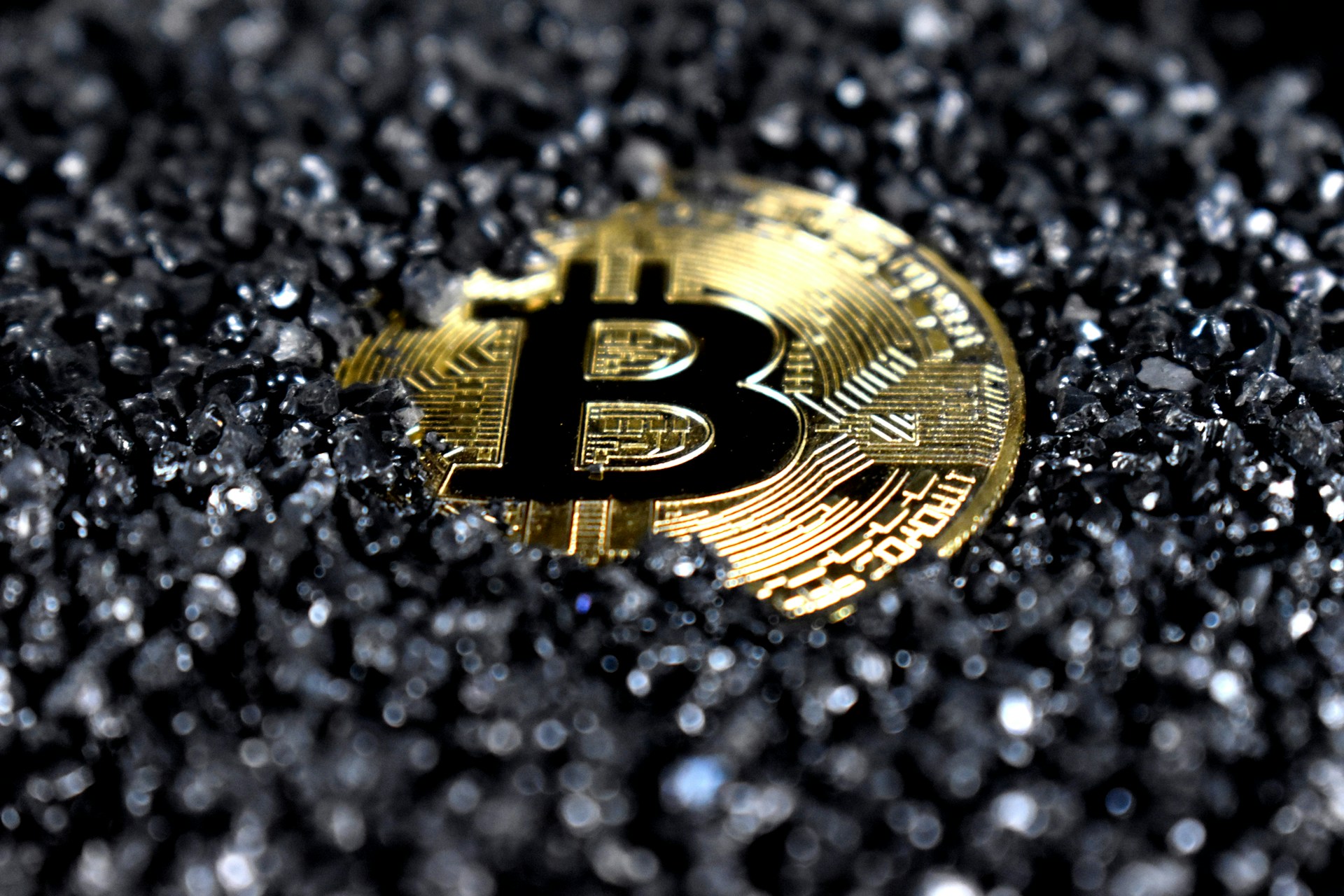 How do I report a Bitcoin scammer UK?