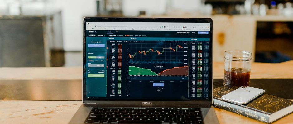 How does money trading work