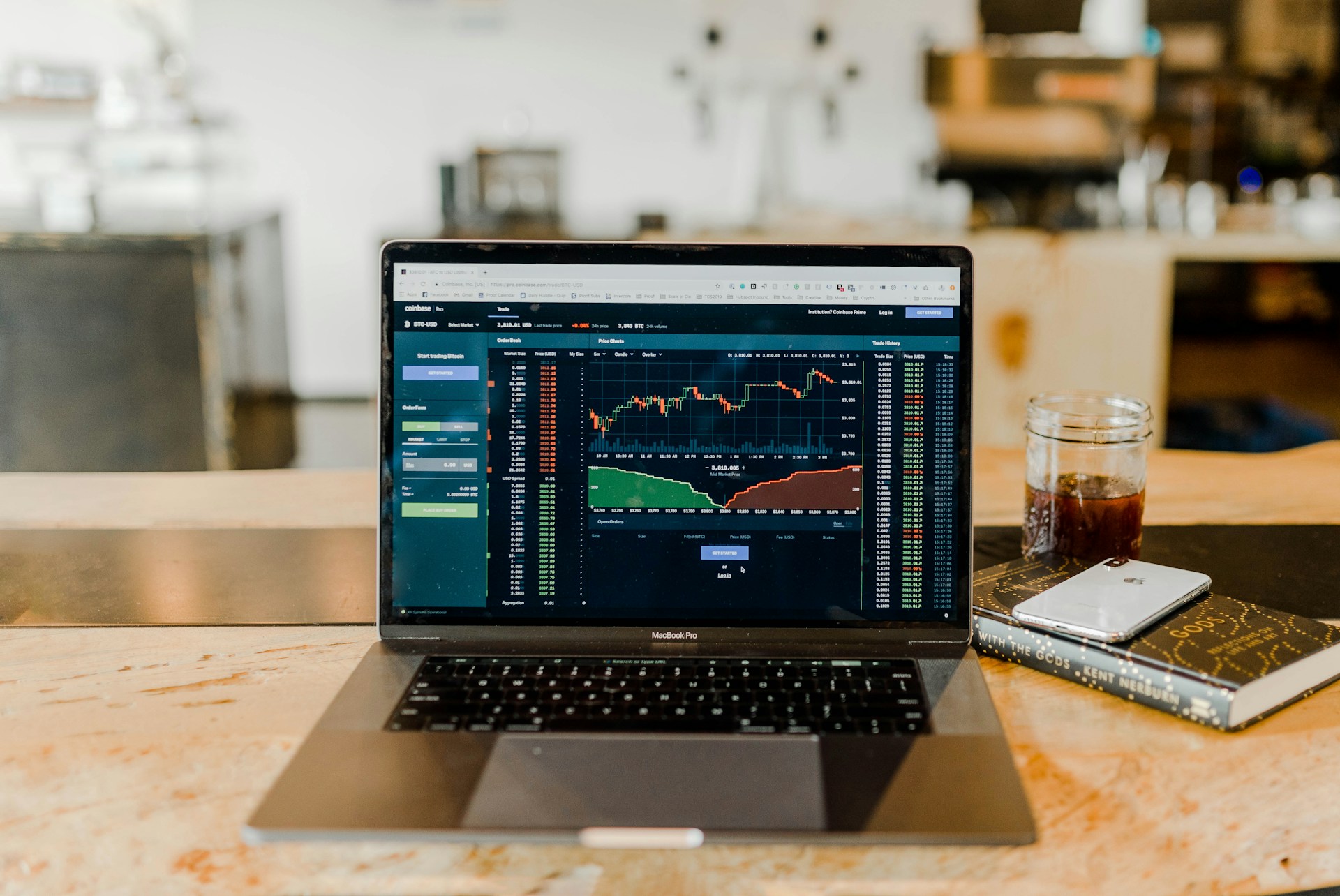 How does money trading work?