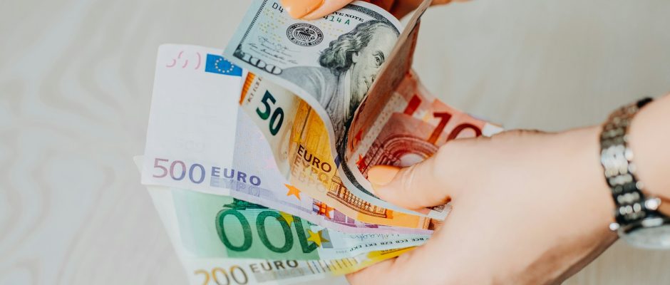 What are all the currencies in Europe
