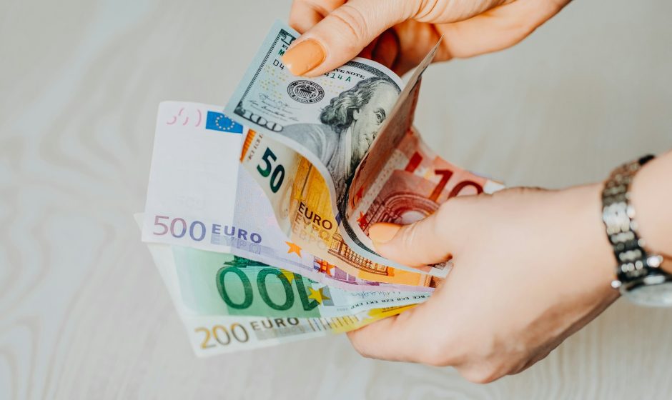 What are all the currencies in Europe