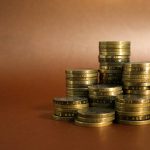 How does money trading work?